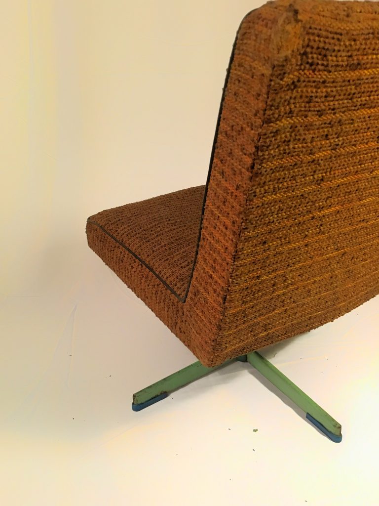 Obrotowy fotel tapicerowany typ 1741-241