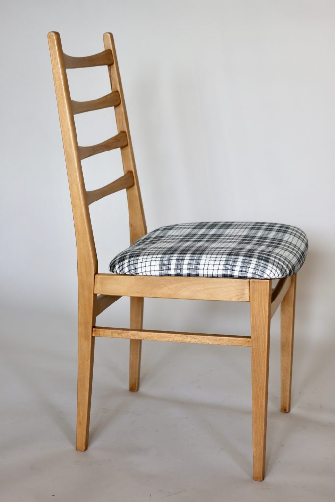Krzesło tapicerowane typ A-666