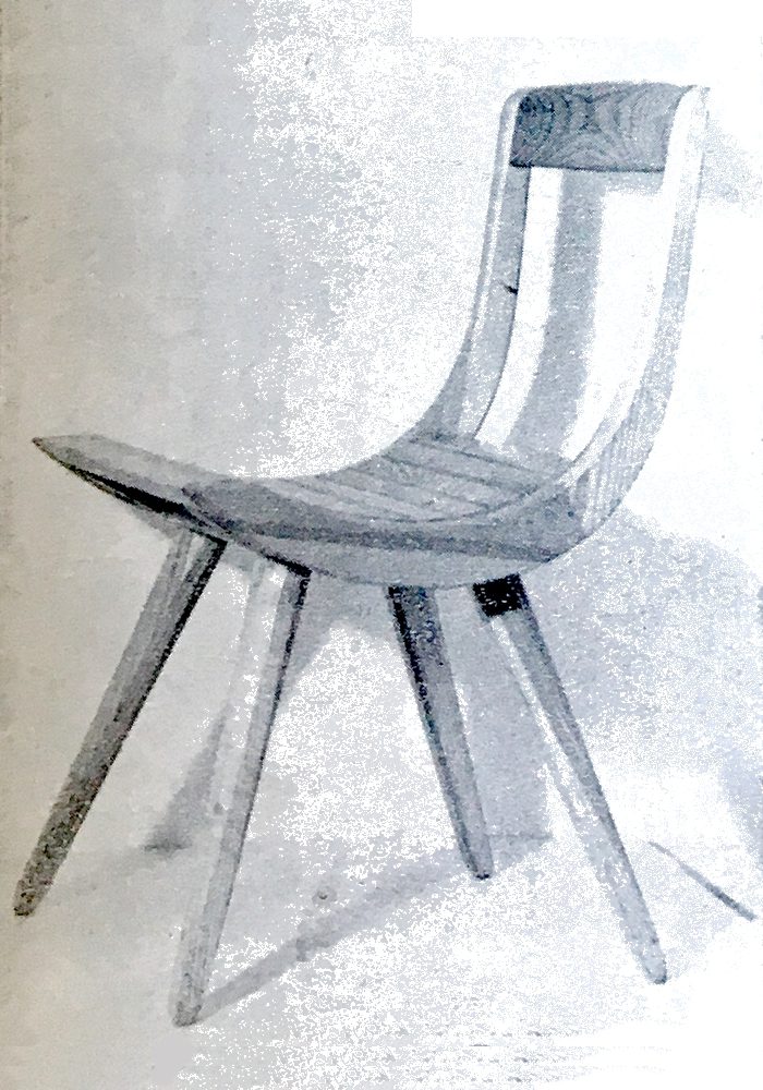 Krzesło z Domu Rzemiosła przy ulicy Miodowej w Warszawie